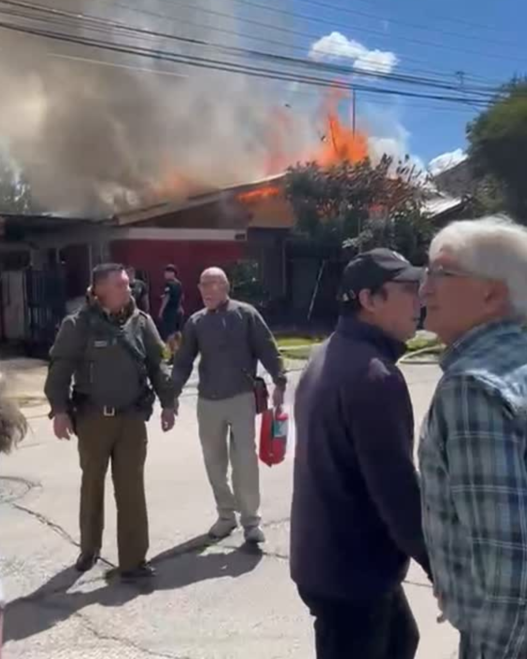 LOS ANDES: [VIDEO] Bomberos trabaja en primera alarma de incendios en Villa La Gloria en la comuna de Los Andes