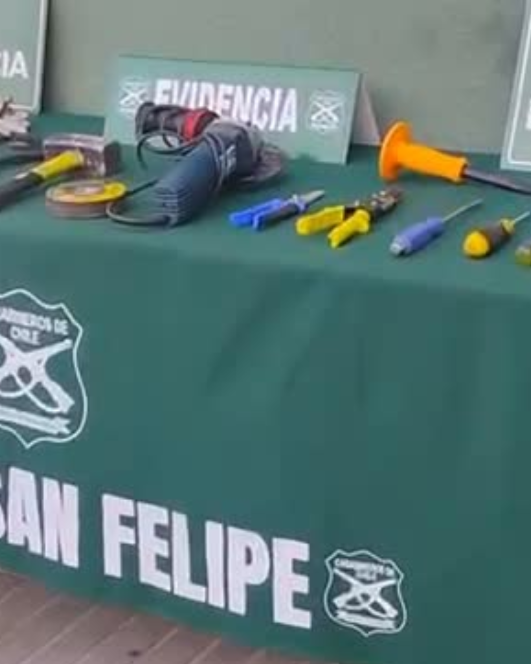 SAN FELIPE: [VIDEO] Carabineros frustra millonario robo a tiendas en pleno centro: UN adulto y un adolescente detenidos