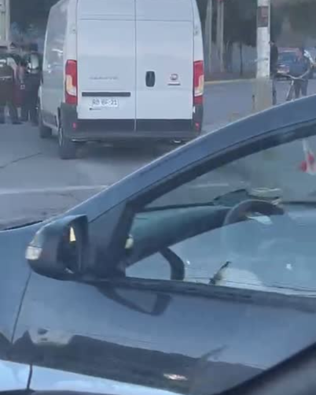 LOS ANDES: [VIDEO] Ahora se registra un accidente de tránsito en la intersección de avenida Chacabuco con Santa Teresa, uno de los cruces más concurridos de la comuna