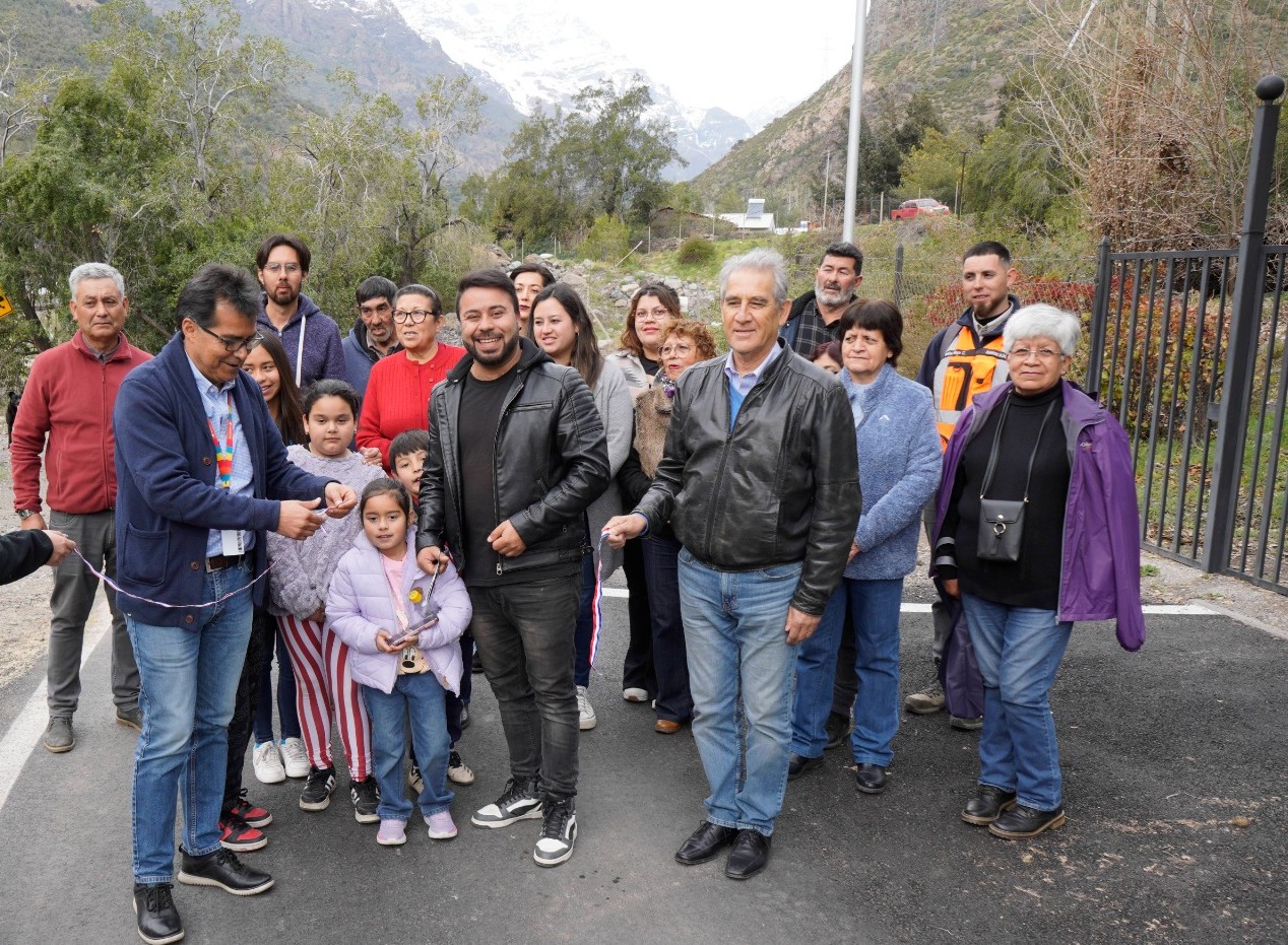 LOS ANDES: Codelco Andina y comunidad de bocatoma inauguran obras de riego asfáltico que mejoran conectividad