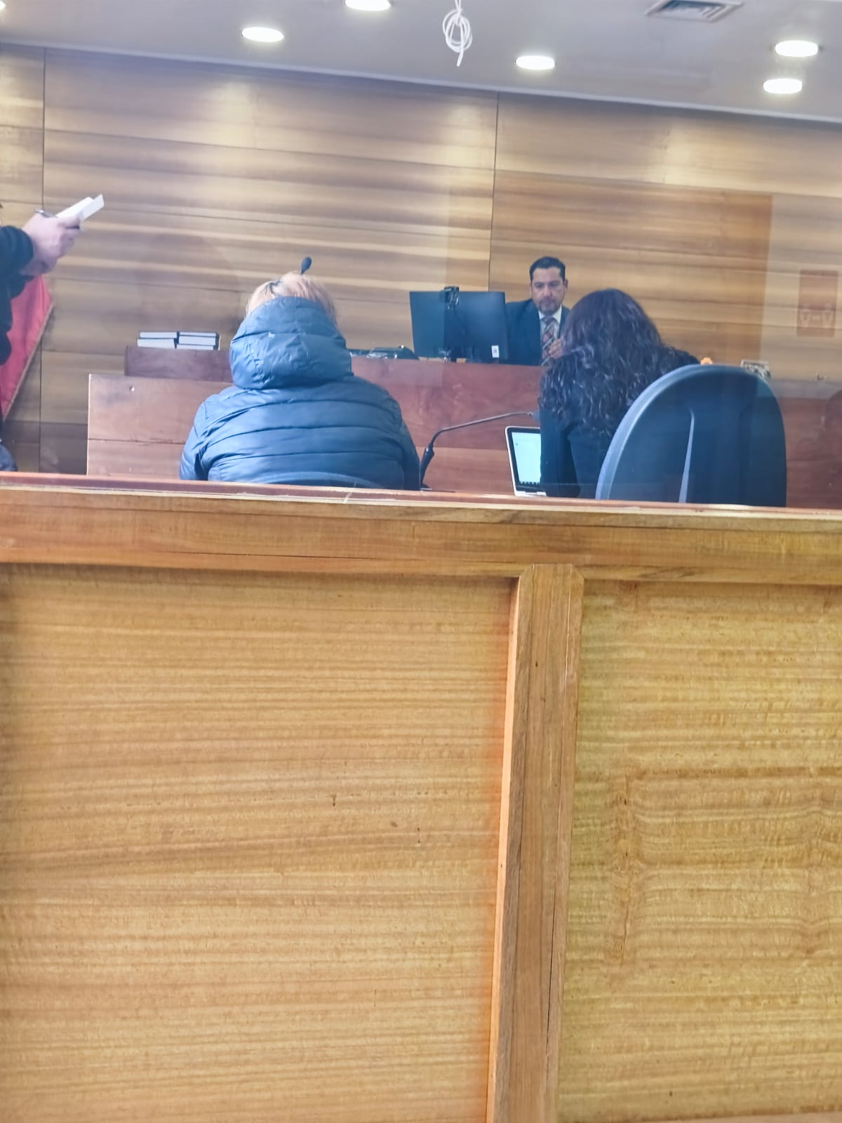 LOS ANDES: Mujer fue detenida con un cuchillo cocinero frente al hospital de Los Andes