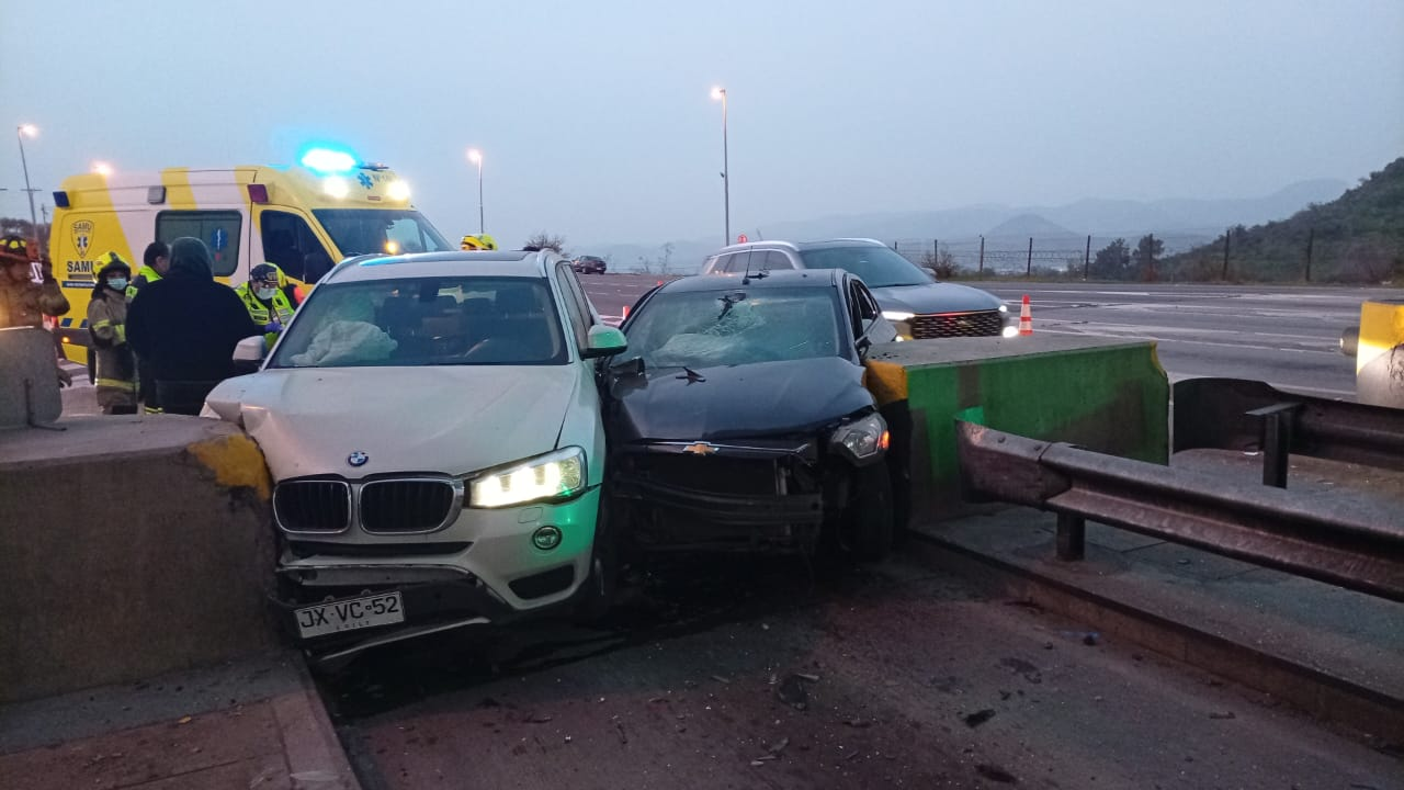 CHACABUCO: Accidente en el Peaje Chacabuco genera alta congestión: dos autos y un bus involucrados