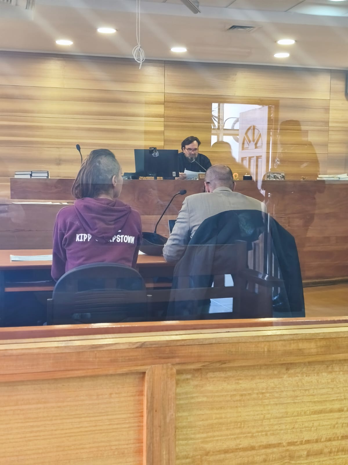 LOS ANDES: Mujer fue detenida en Villa El Horizonte tras dañar un auto, robar especies de una casa y amenazar a Carabineros
