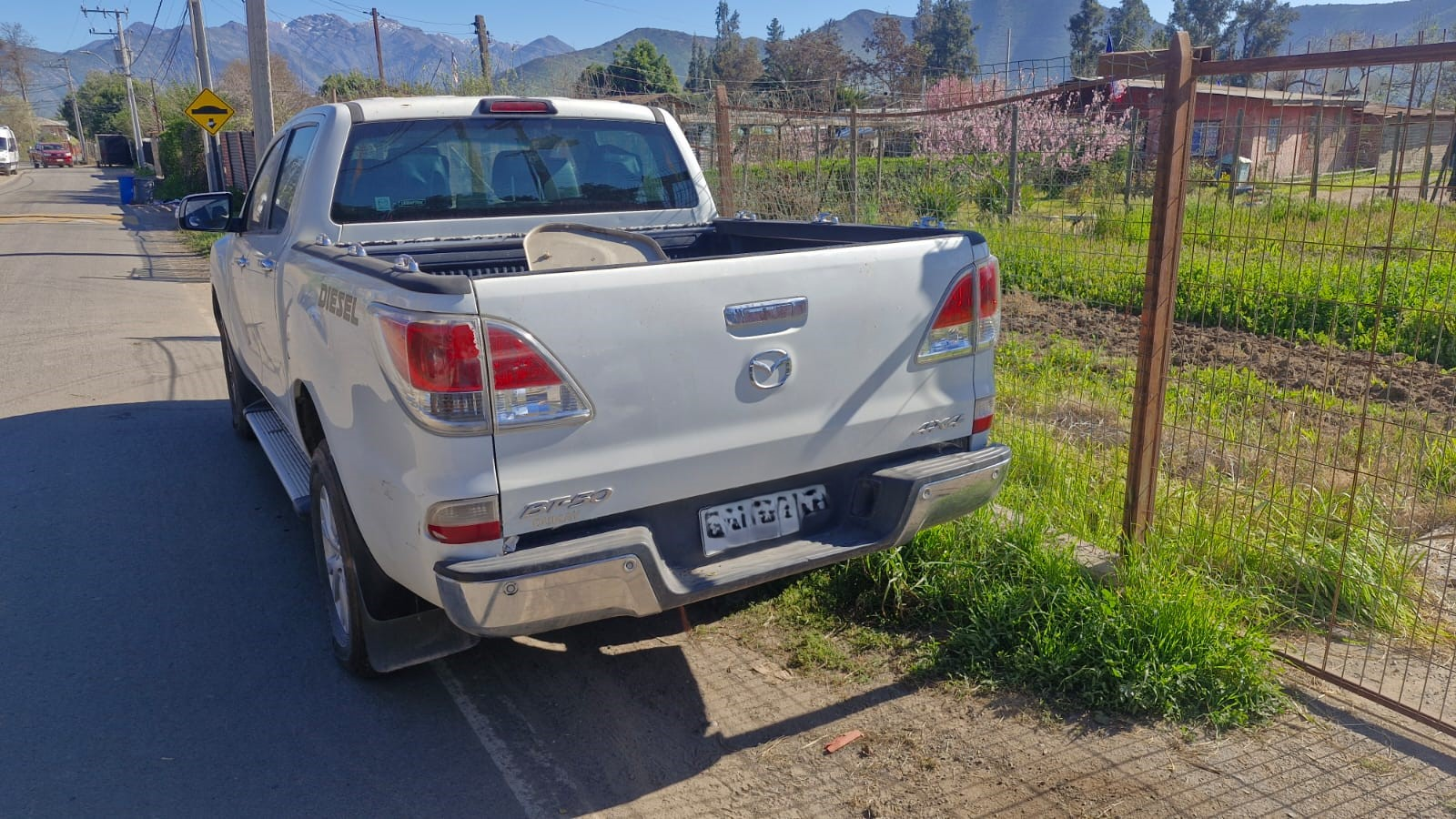 LLAY LLAY: Mujer dejó camioneta en taller de Santa María: apareció abandonada en Llay Llay