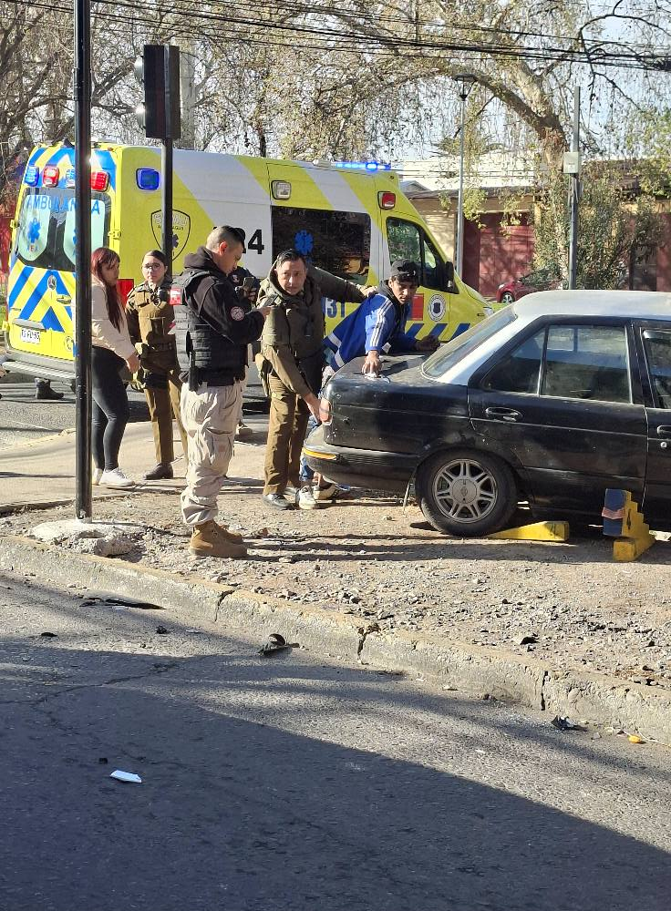 SAN FELIPE: Colisión en Av. Chacabuco con Traslaviña: Uno de los conductores fue detenido. (FOTOS: Gentileza Preludio RADIO)