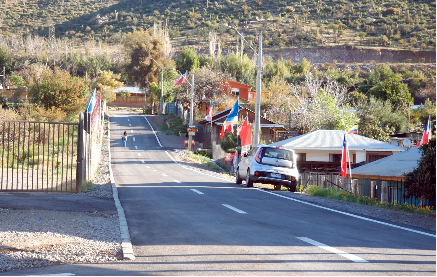 LOS ANDES: Habitantes de Villas Los Peumos y Aconcagua mejoran su seguridad vial gracias a proyecto de riego asfáltico de Codelco Andina