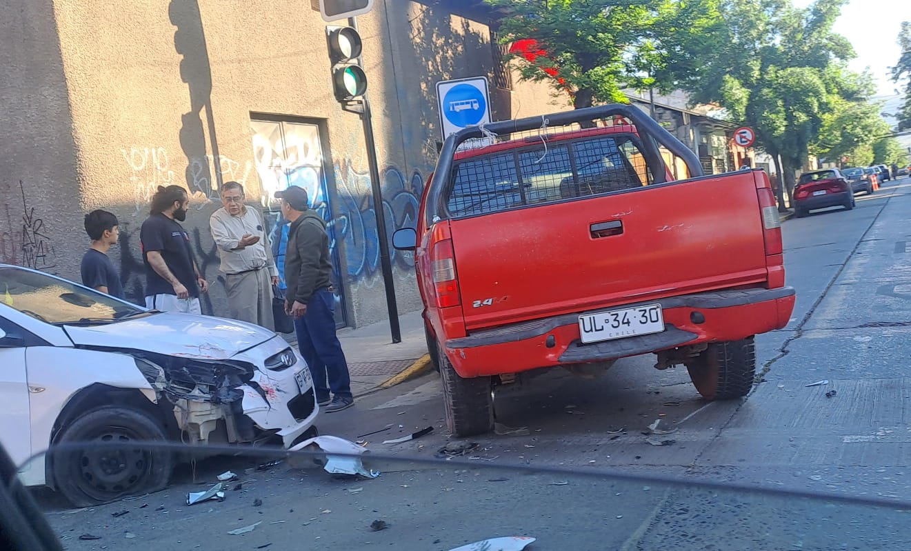 SAN FELIPE: Precaución: Se registra accidente en intersección de calle Freire con Portus en San Felipe.
