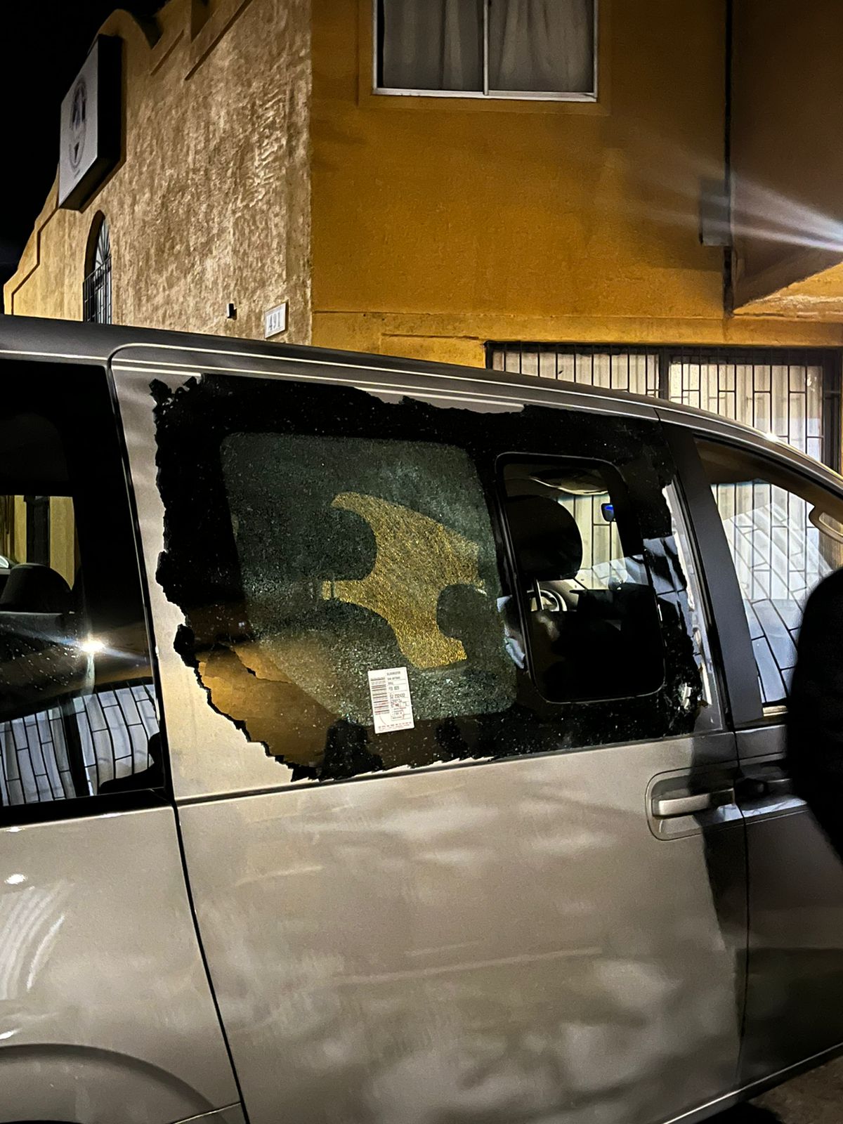 LOS ANDES: Ataque a iglesia evangélica de Los Andes deja vehículos dañados durante culto religioso