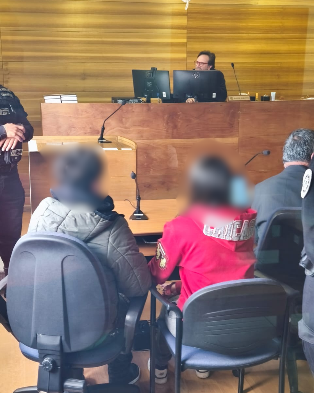 LOS ANDES: Pareja detenida con Porsche robado, marihuana y pistola queda con arresto domiciliario