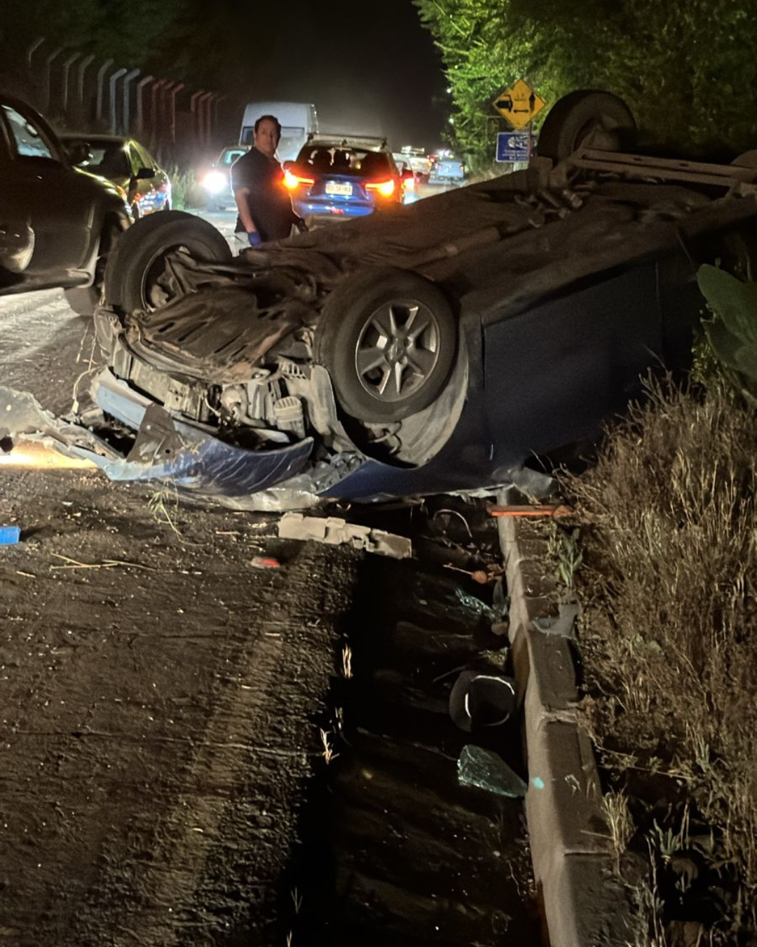 CALLE LARGA: Tres personas lesionadas, uno de ellos con lesiones graves, tras volcamiento en Avenida Pascual Baburizza