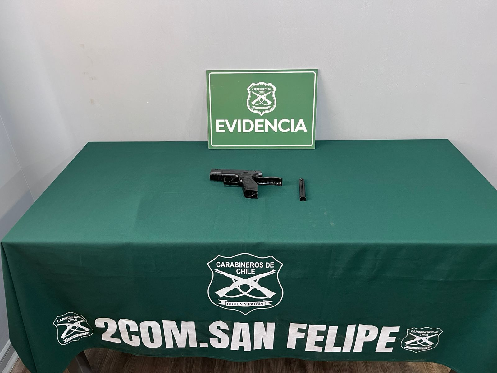 SAN FELIPE: Carabineros detiene a delincuente que asaltó servicentro Copec con pistola de fantasía
