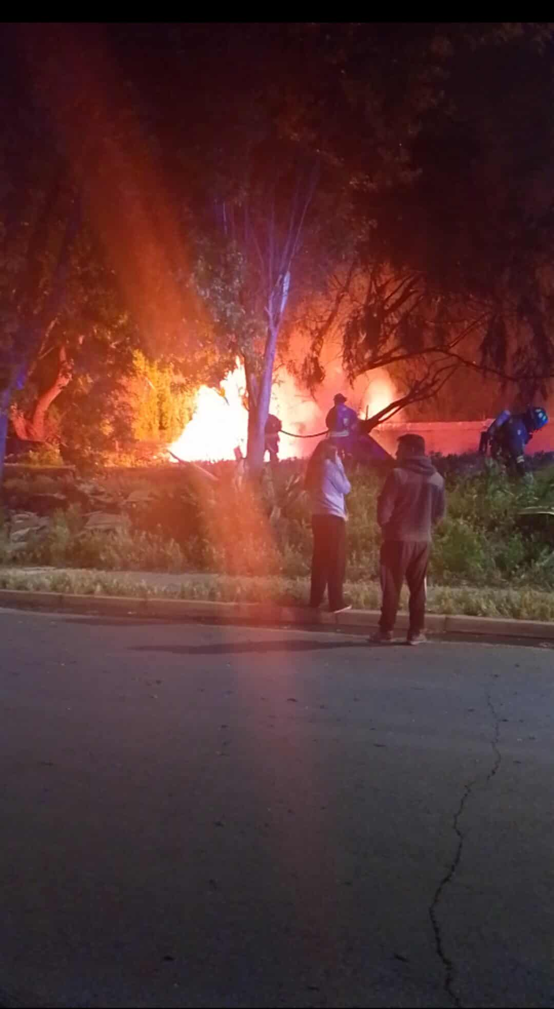 LLAY LLAY: Vivienda improvisada quedó completamente destruida tras incendio registrado en Llay Llay durante la madrugada del domingo
