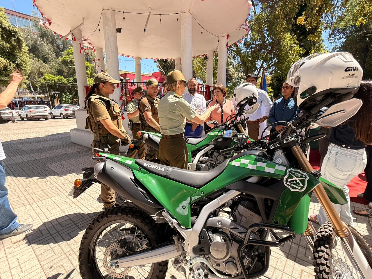SAN FELIPE: Municipio de San Felipe entrega dos motocicletas nuevas a Carabineros para reforzar la seguridad en la comuna