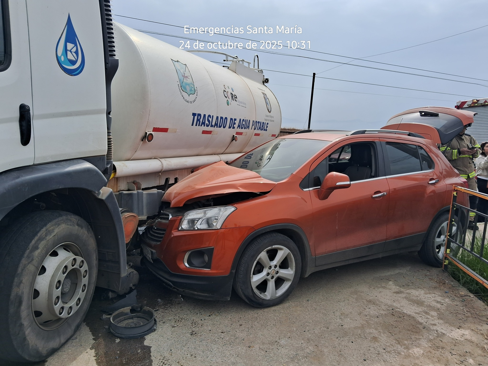 SANTA MARÍA: Automóvil y camión aljibe colisionaron en sector El Pino