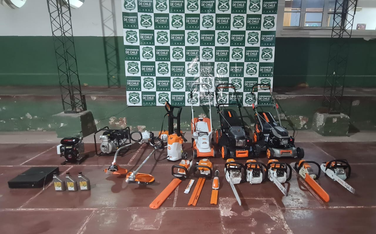 LOS ANDES: [VIDEO] Carabineros detiene a sujeto por millonario robo a local comercial de calle Tres Carrera