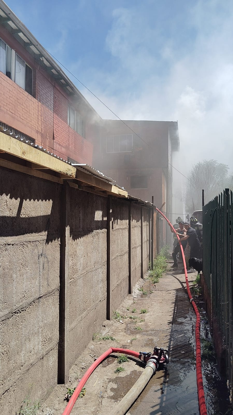 SAN FELIPE: Incendio en Villa Departamental de San Felipe deja dos departamentos destruidos