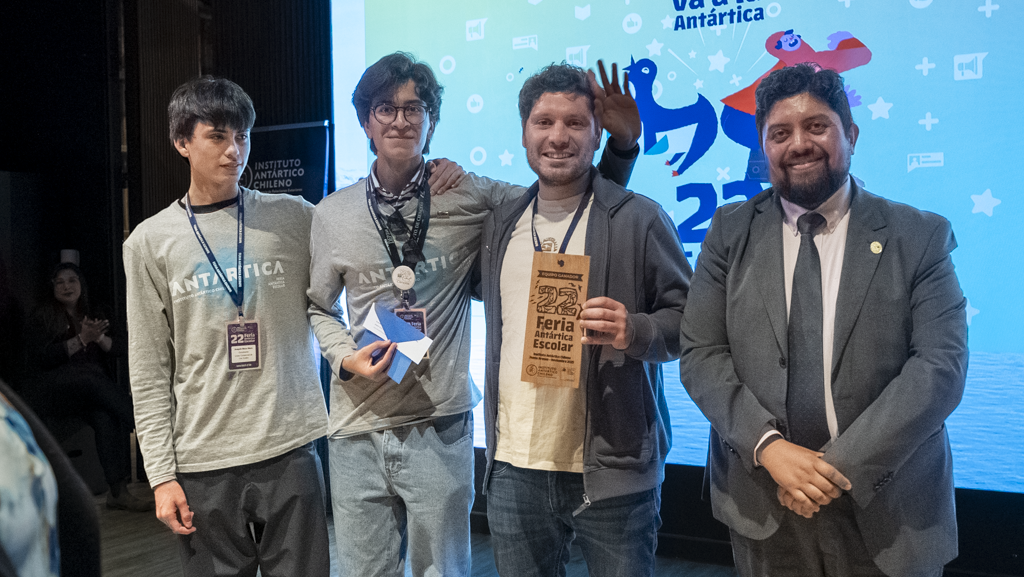 LOS ANDES: Estudiantes del Liceo Comercial ganan la FAE 2025 y viajarán a la Antártica