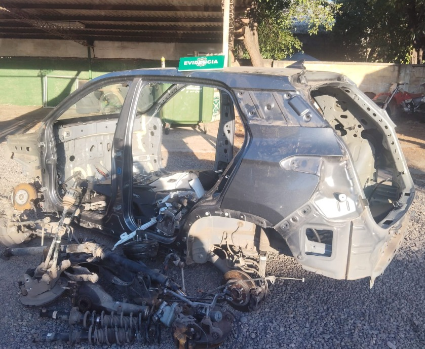 CATEMU: Receptación en Catemu: Carabineros descubre desarmaduría clandestina con varios autos robados