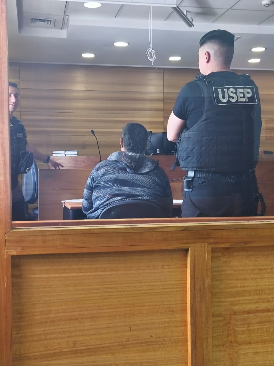 LOS ANDES: Hombre lanza cuchillo a su pareja: Víctima terminó con herida en la pantorrilla