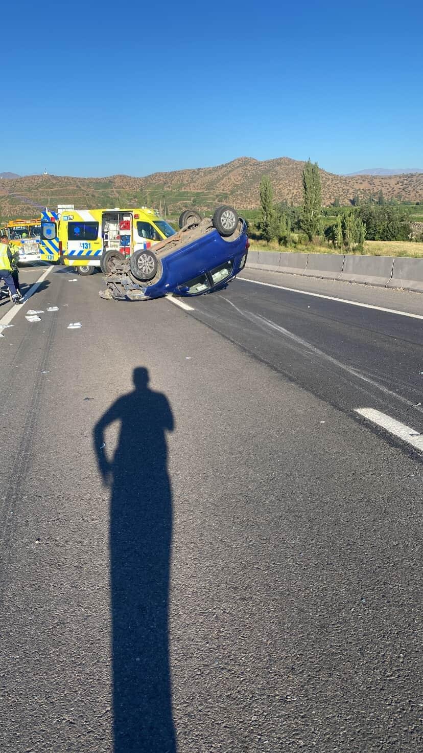 SAN ESTEBAN: Volcamiento de vehículo deja una persona lesionada en Autopista Los Andes – San Esteban
