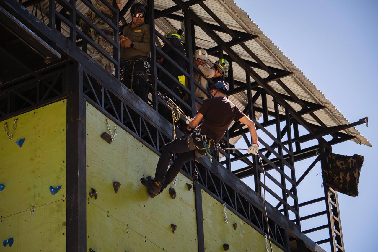 LOS ANDES: Brigadistas de Codelco Andina refuerzan técnicas de rescate junto a la Escuela de Montaña del Ejército
