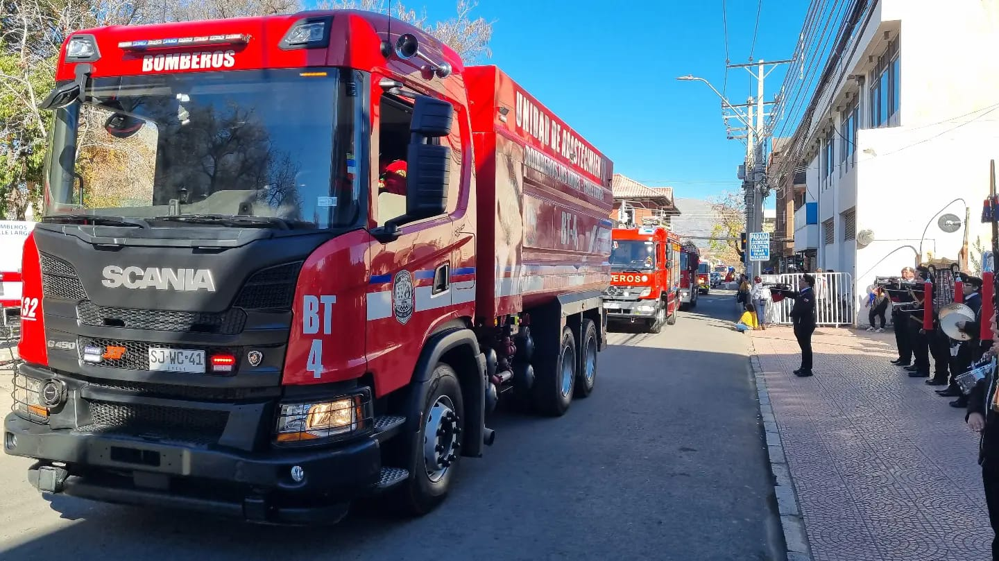 CALLE LARGA: Bomberos prepara caravana navideña y abre colecta de dulces para niñas y niños