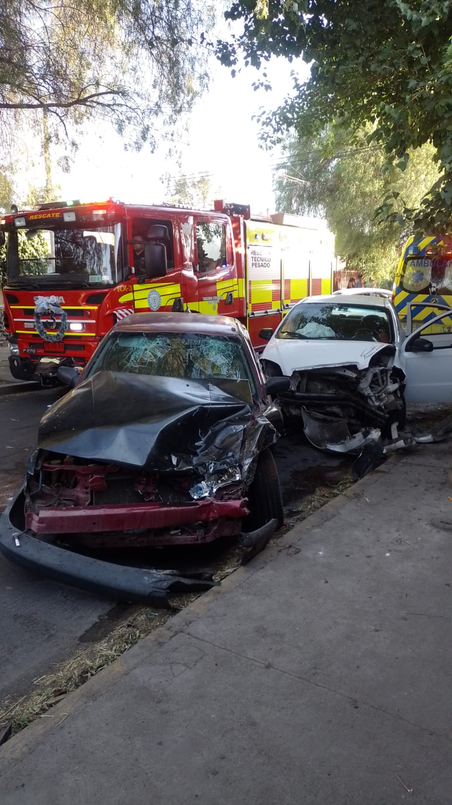 SAN FELIPE: Accidente de tránsito en Abraham Ahumada con Av. Chile deja al menos siete lesionados en San Felipe