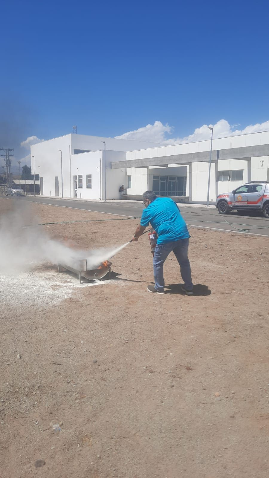 RINCONADA: Bomberos de Rinconada capacitan a funcionarios del CESFAM en uso de extintores y red húmeda