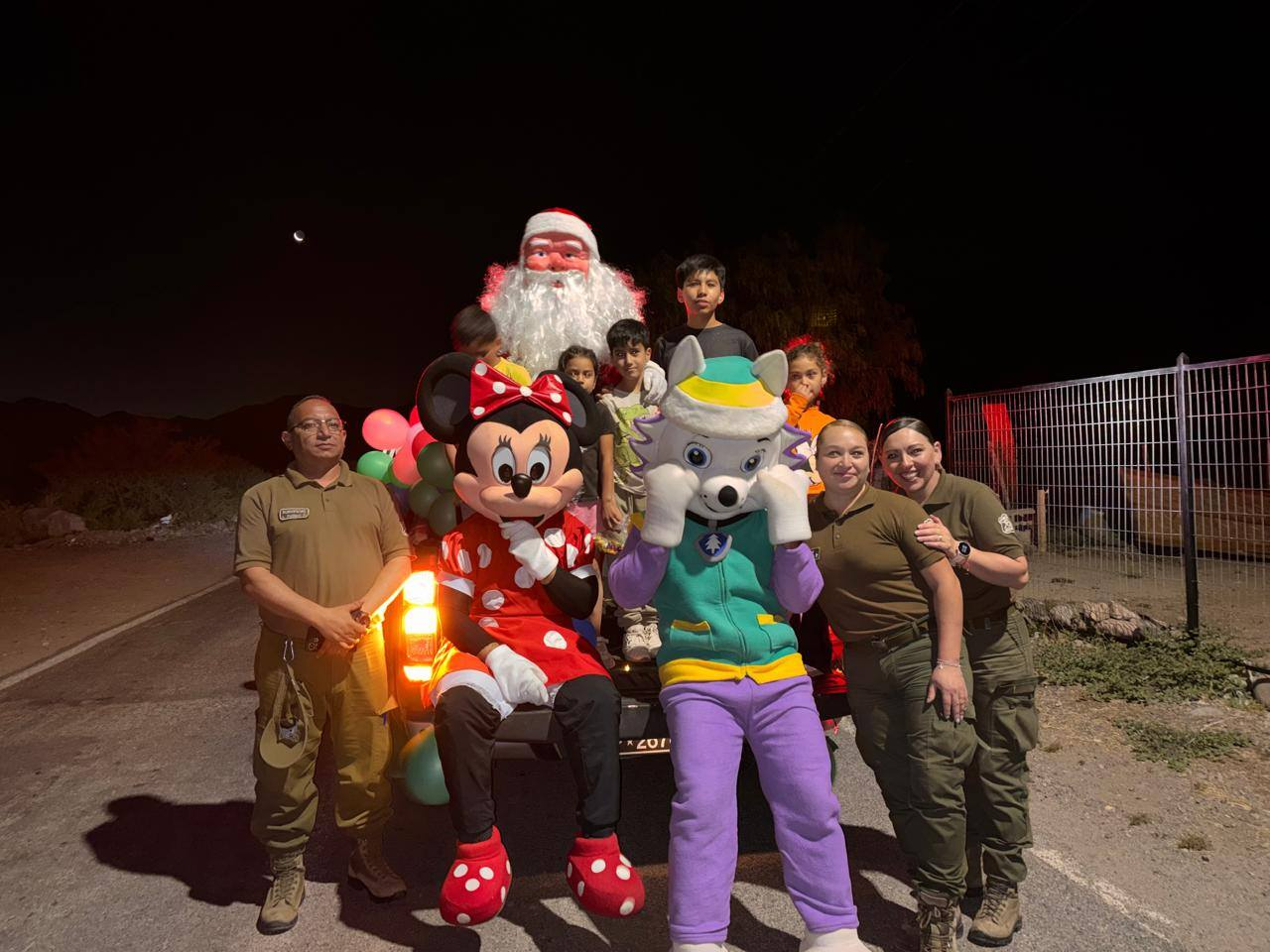 PUTAENDO: Carabineros del Retén Los Patos llevan ilusión navideña a niños de sectores cordilleranos en Putaendo