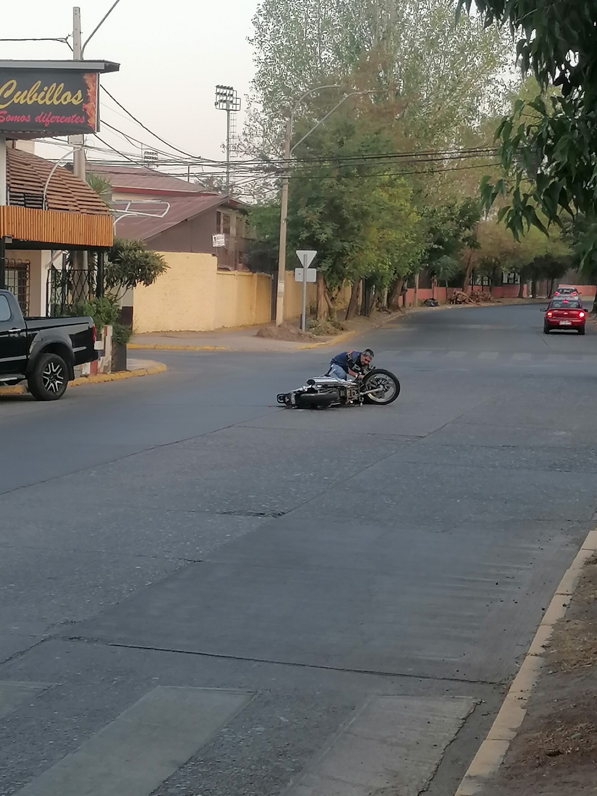 LOS ANDES: Colisión entre automóvil y motocicleta deja un lesionado en Los Andes