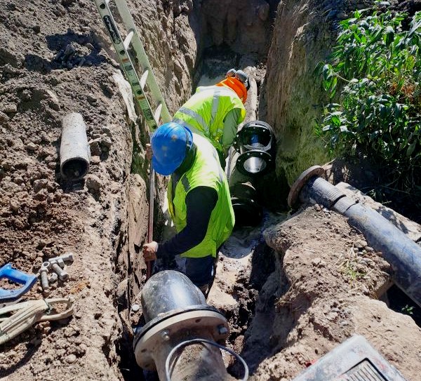 SAN ESTEBAN: Esval: un 85% de avance en obras de renovación de redes de agua potable en San Esteban