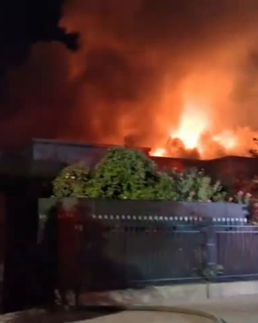 LOS ANDES: [VIDEO] Violento siniestro obliga a decretar segunda alarma de incendio en vivienda de Los Andes