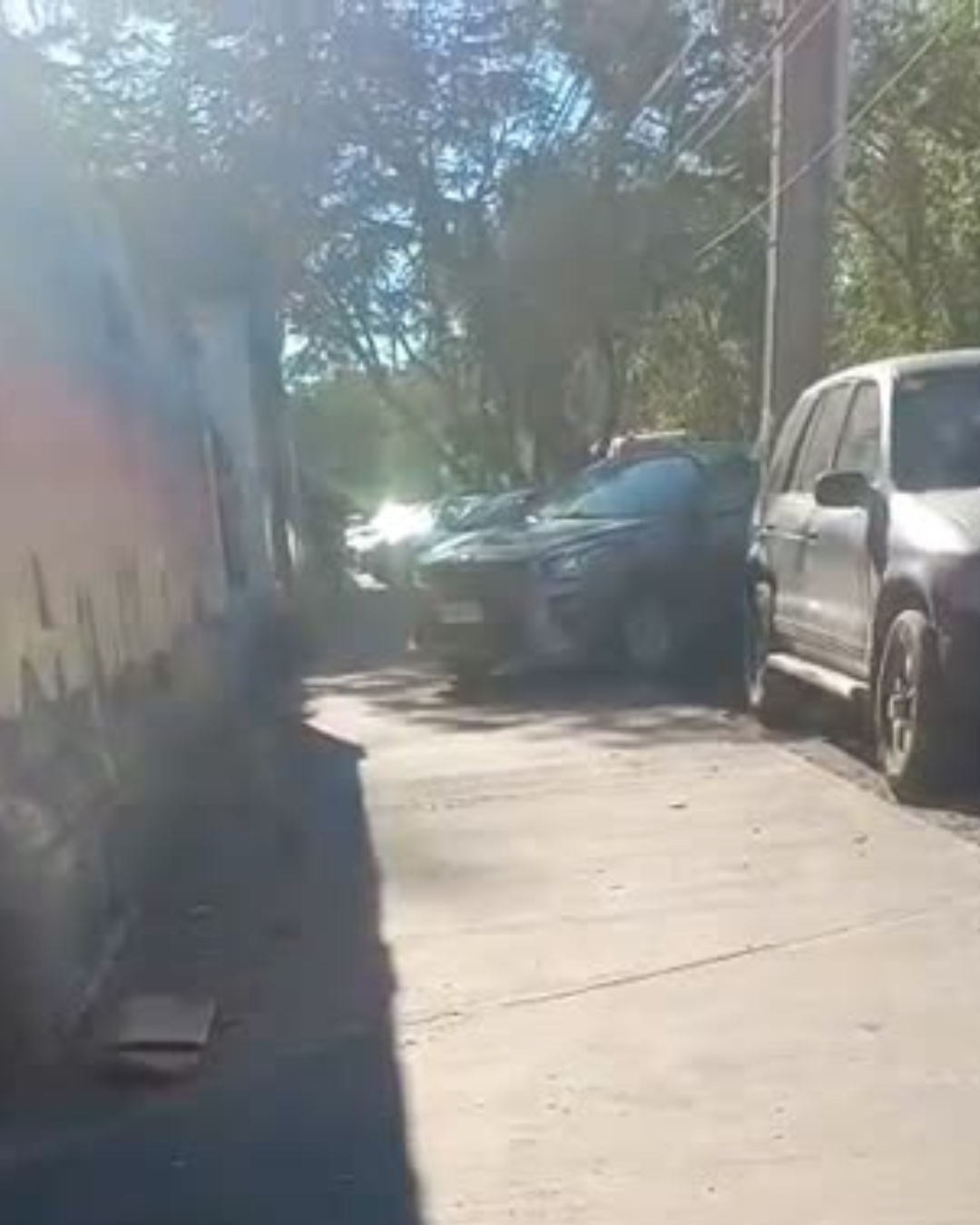 LOS ANDES: [VIDEO] Vecina en silla de ruedas denuncia bloqueo reiterado de veredas en el entorno del Hospital de Los Andes