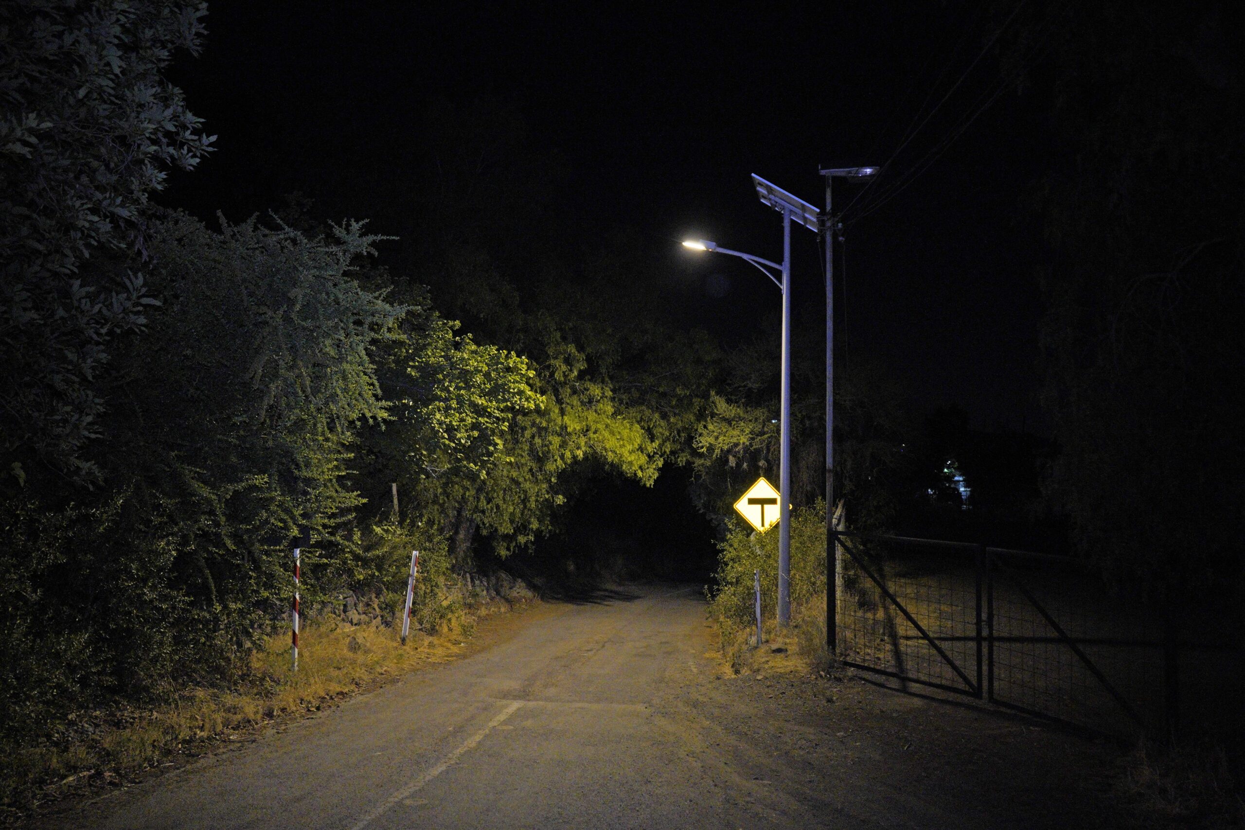 LOS ANDES: Codelco Andina refuerza seguridad con instalación de luminarias solares en Puntilla del Viento