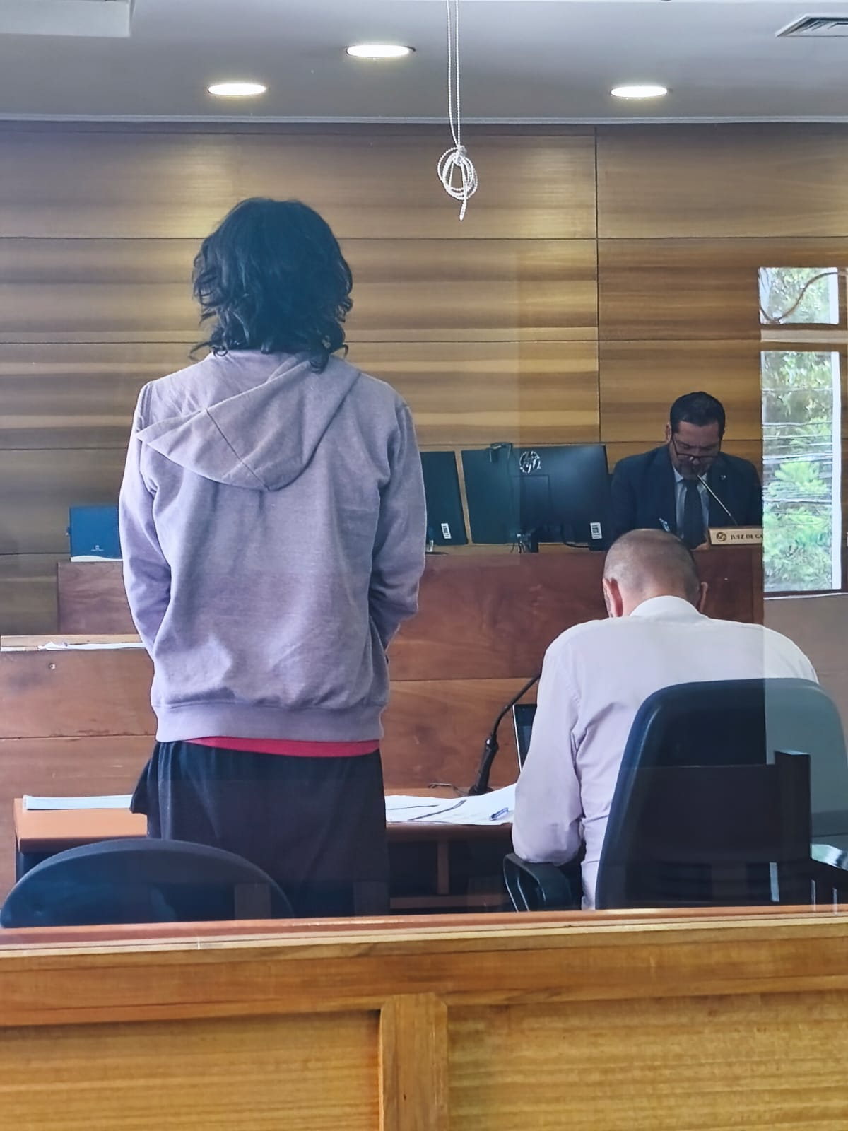 LOS ANDES: Incautan cuchillo cocinero a sujeto que consumía drogas en la vía pública