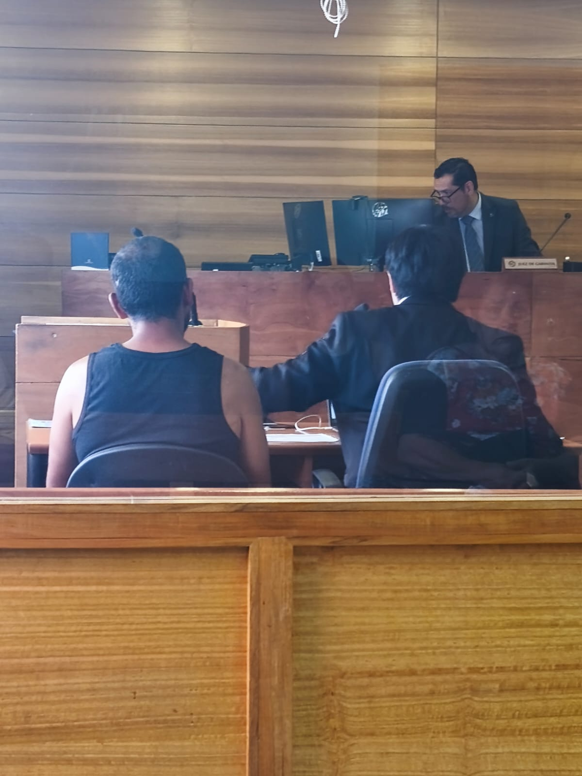 LOS ANDES: Fue detenido tras amenazar de muerte a vecina y causar destrozos: “sujeto intentó atentar contra su vida mientras permanecía en el calabozo”