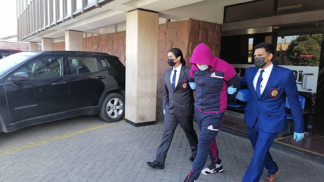LOS ANDES: PDI detuvo a dos personas e incauta armamento tras denuncia por Violencia Intrafamiliar 2 LOS ANDES: PDI detuvo a dos personas e incauta armamento tras denuncia por Violencia Intrafamiliar