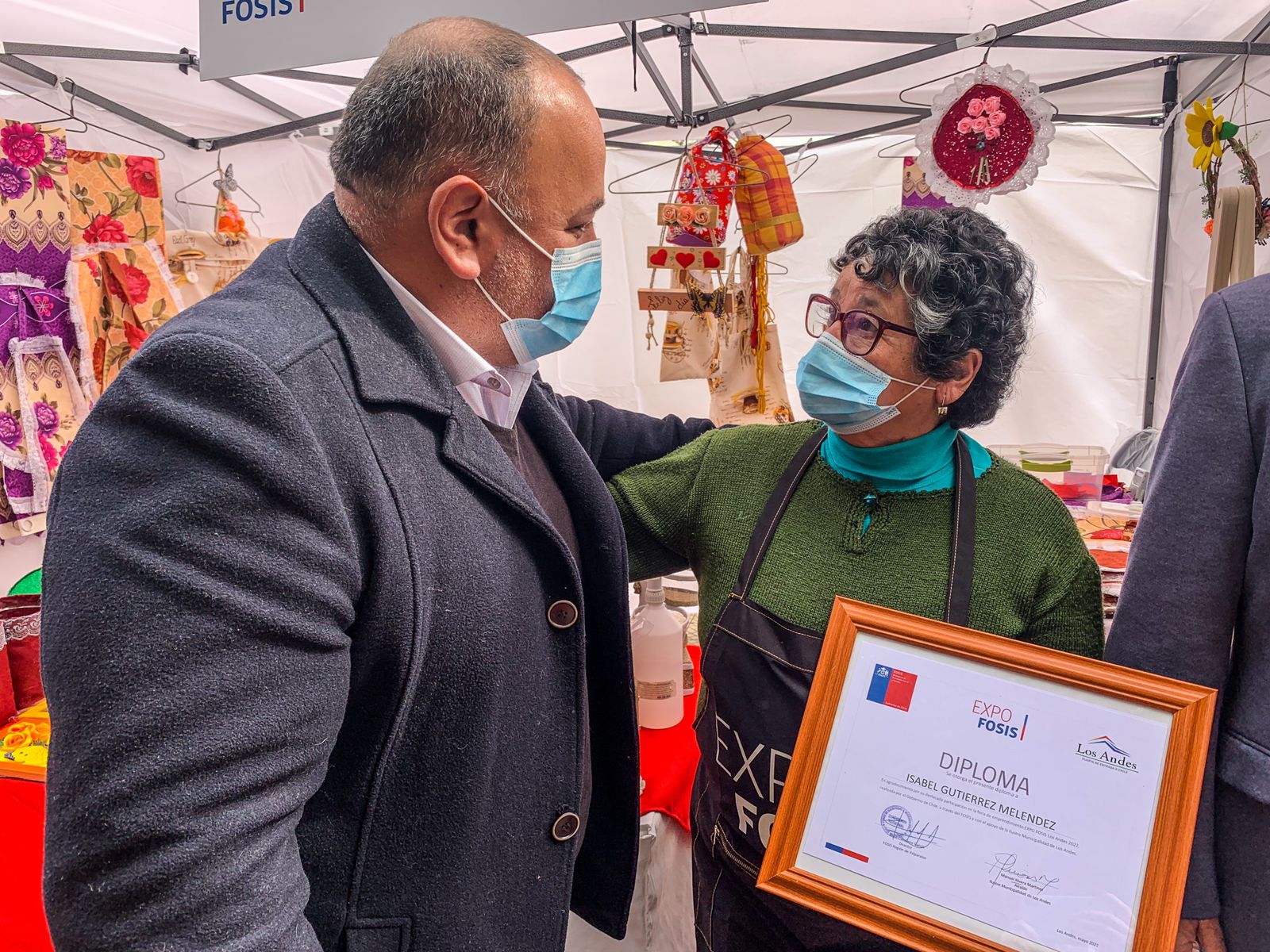 LOS ANDES: Con 50 expositores se realiza la Expo FOSIS en la Plaza de Armas de Los Andes 2 LOS ANDES: Con 50 expositores se realiza la Expo FOSIS en la Plaza de Armas de Los Andes