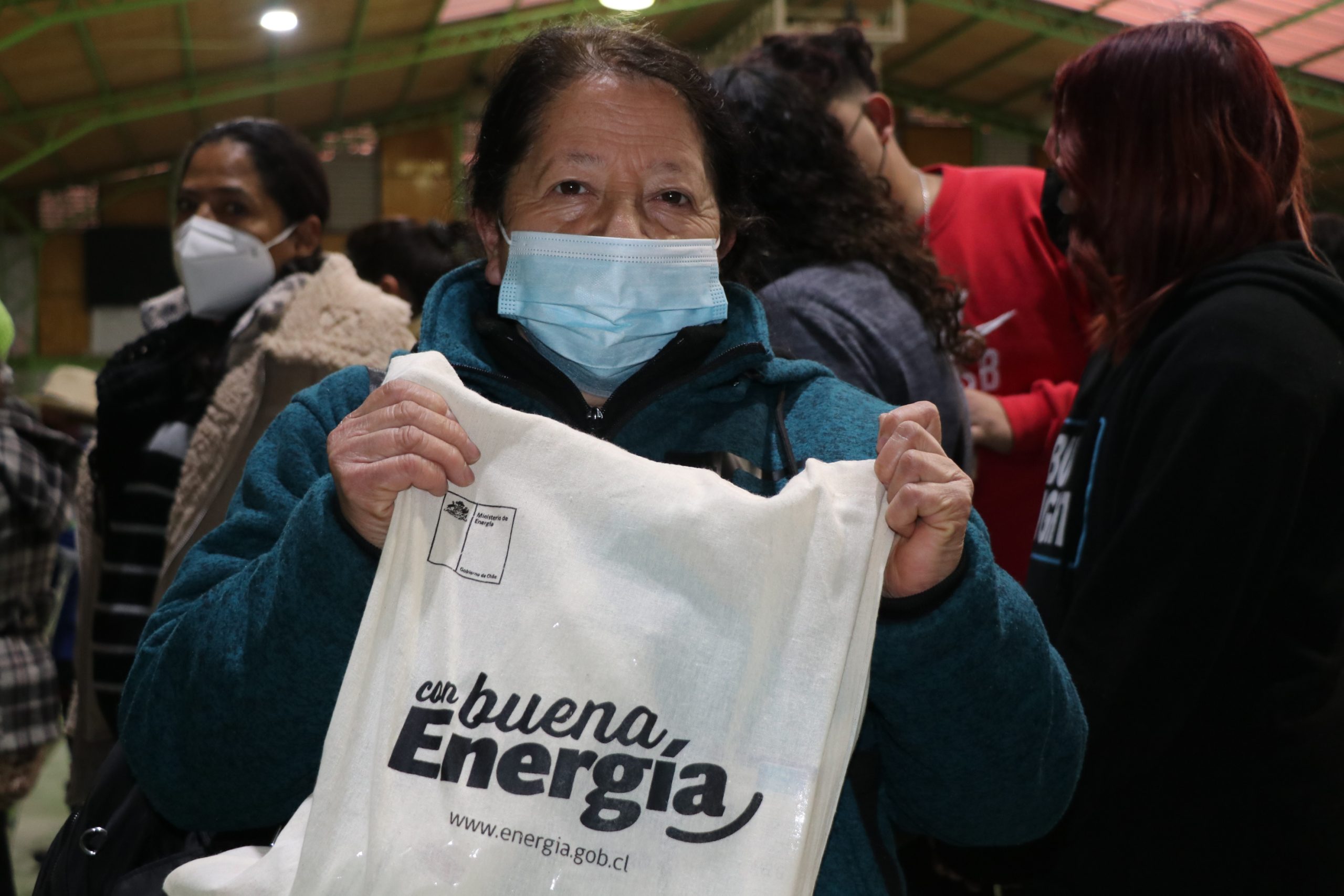 CALLE LARGA: Más de cien vecinas y vecinos de Calle Larga recibieron kit de eficiencia energética 2 CALLE LARGA: Más de cien vecinas y vecinos de Calle Larga recibieron kit de eficiencia energética