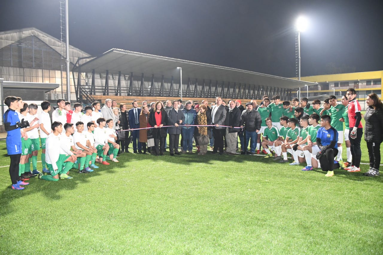 LOS ANDES: Inauguran oficialmente el Estadio Centenario nombrándolo Manuel “Mago” Saavedra 2 LOS ANDES: Inauguran oficialmente el Estadio Centenario nombrándolo Manuel “Mago” Saavedra