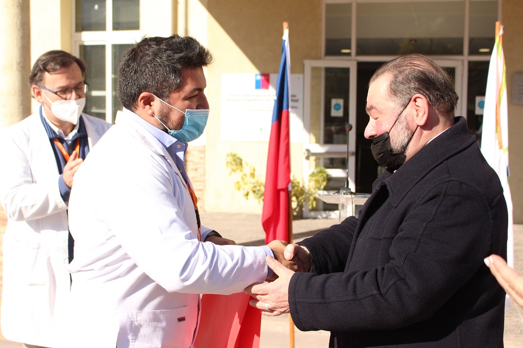 PUTAENDO: Ex Subdirector Médico del Hospital Psiquiátrico Dr. Philippe Pinel donó su biblioteca personal para seguir formando a las nuevas generaciones de funcionarias y funcionarios 3 PUTAENDO: Ex Subdirector Médico del Hospital Psiquiátrico Dr. Philippe Pinel donó su biblioteca personal para seguir formando a las nuevas generaciones de funcionarias y funcionarios