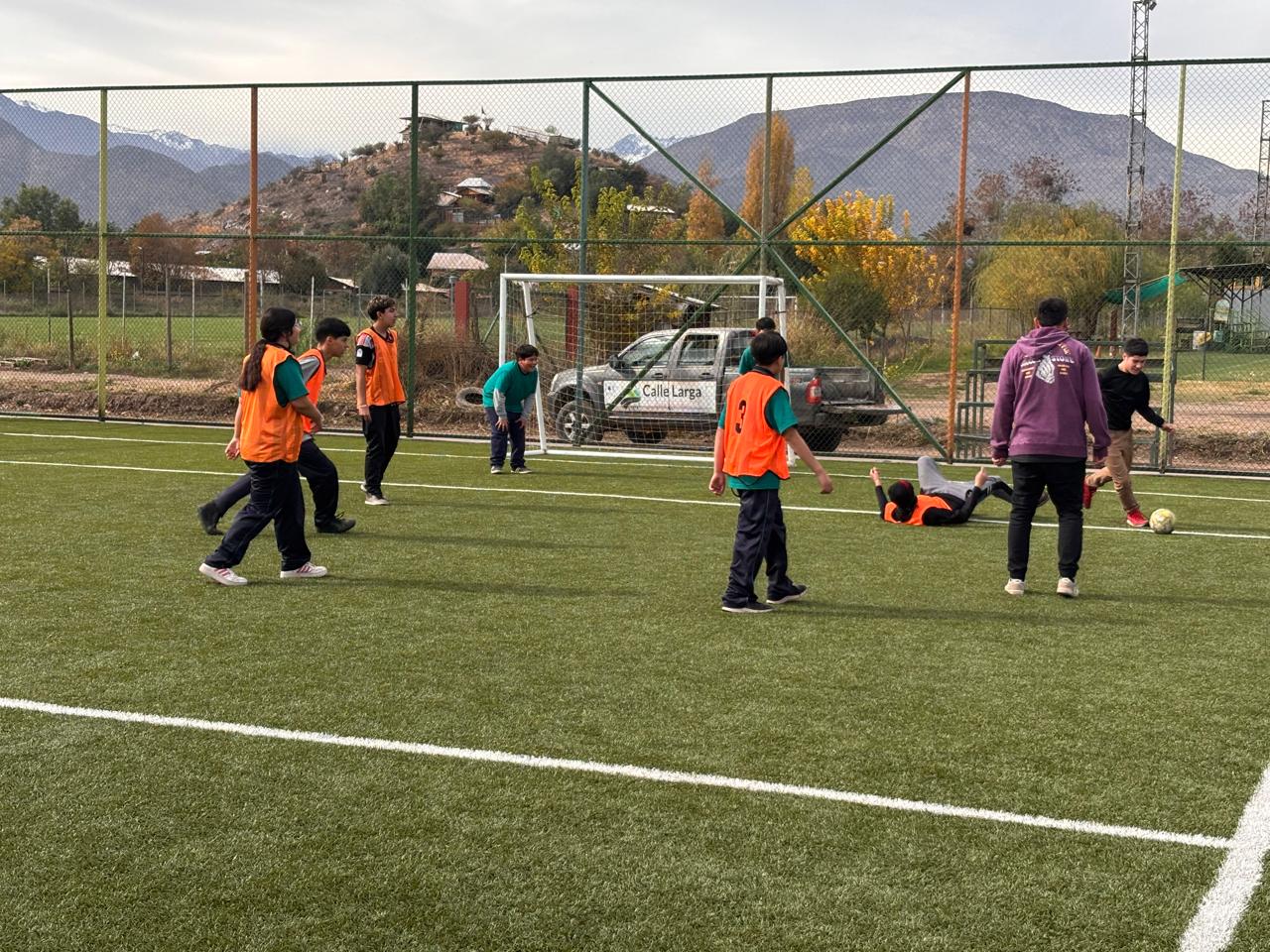 CALLE LARGA: Calle Larga inaugura moderno complejo deportivo con canchas de pasto sintético y de arcilla 3 CALLE LARGA: Calle Larga inaugura moderno complejo deportivo con canchas de pasto sintético y de arcilla