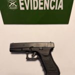 SANTA MARÍA: Carabineros de Santa María detiene a dos sujetos con armas y droga tras evadir control policial