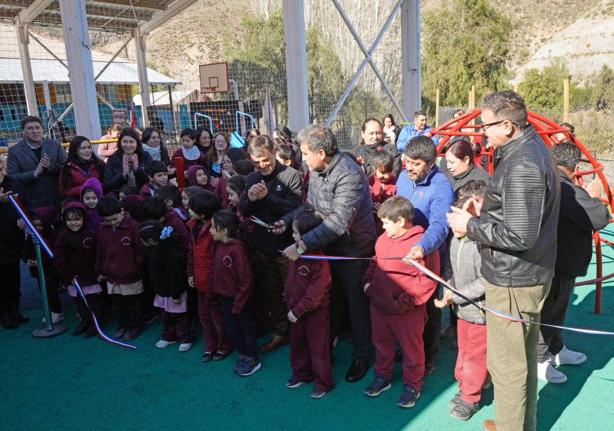 SAN ESTEBAN: Estudiantes de la Escuela de Río Colorado mejoran su establecimiento gracias a proyecto de Codelco Andina