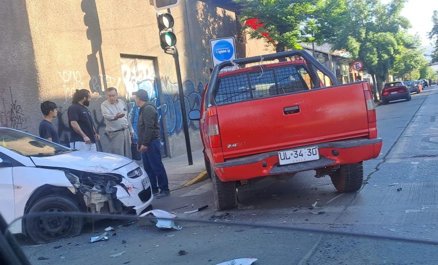 SAN FELIPE: Precaución: Se registra accidente en intersección de calle Freire con Portus en San Felipe.