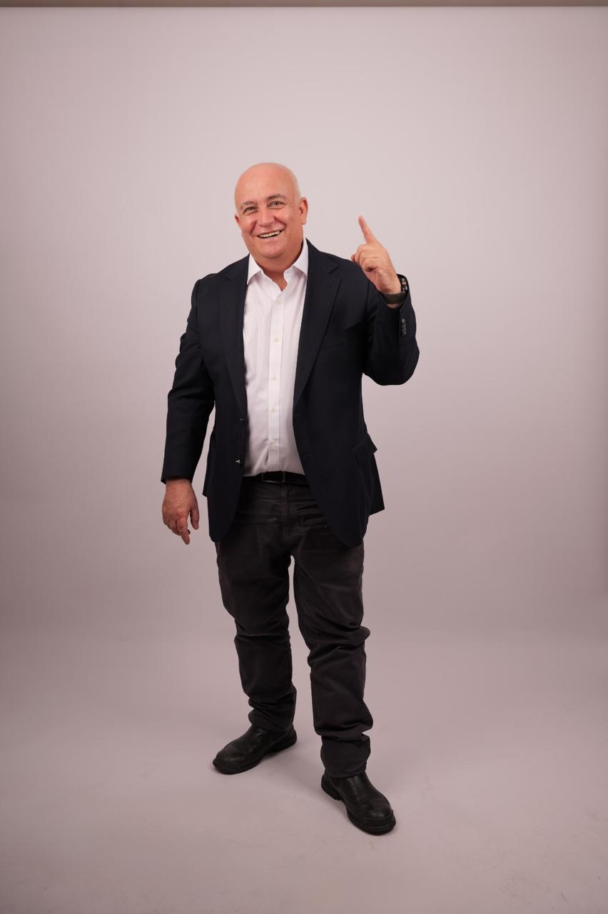DISTRITO 6: Mauricio Viñambres (C-63): "Necesitamos tren regional, no aeropuerto, es una cuestión de prioridades para la gente."
