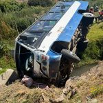 CATEMU: Volcamiento de microbús en Catemu deja ocho personas lesionadas
