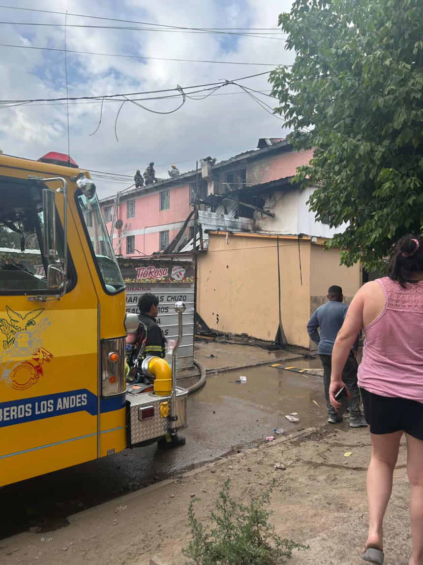 LOS ANDES: Violento incendio arrasó con cuatro departamentos y un negocio en Villa Alto Aconcagua: hay otros departamentos con daños