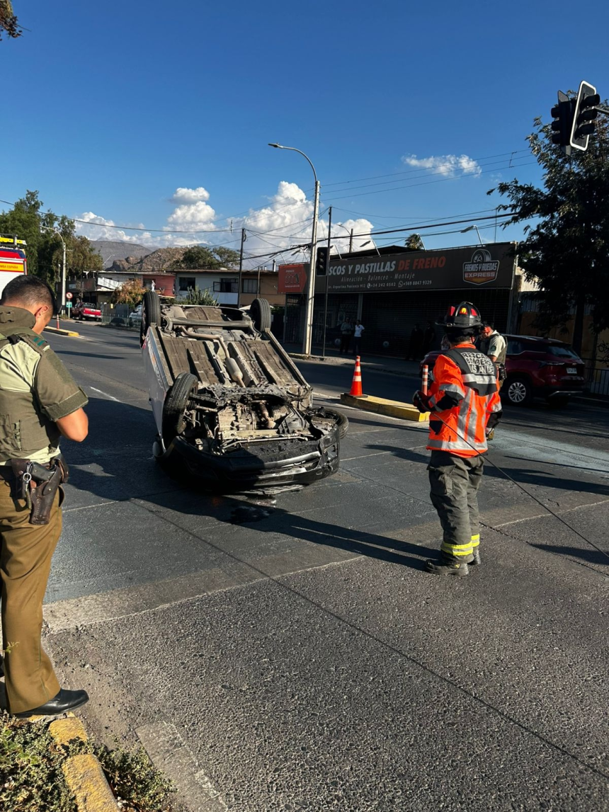 LOS ANDES: Volcamiento De Vehículo Deja Una Persona Lesionada En Av. España Con Hermanos Maristas