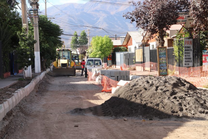 LOS ANDES: Avanzan obras de repavimentación en calle Ernesto Montenegro de Villa El Remanso